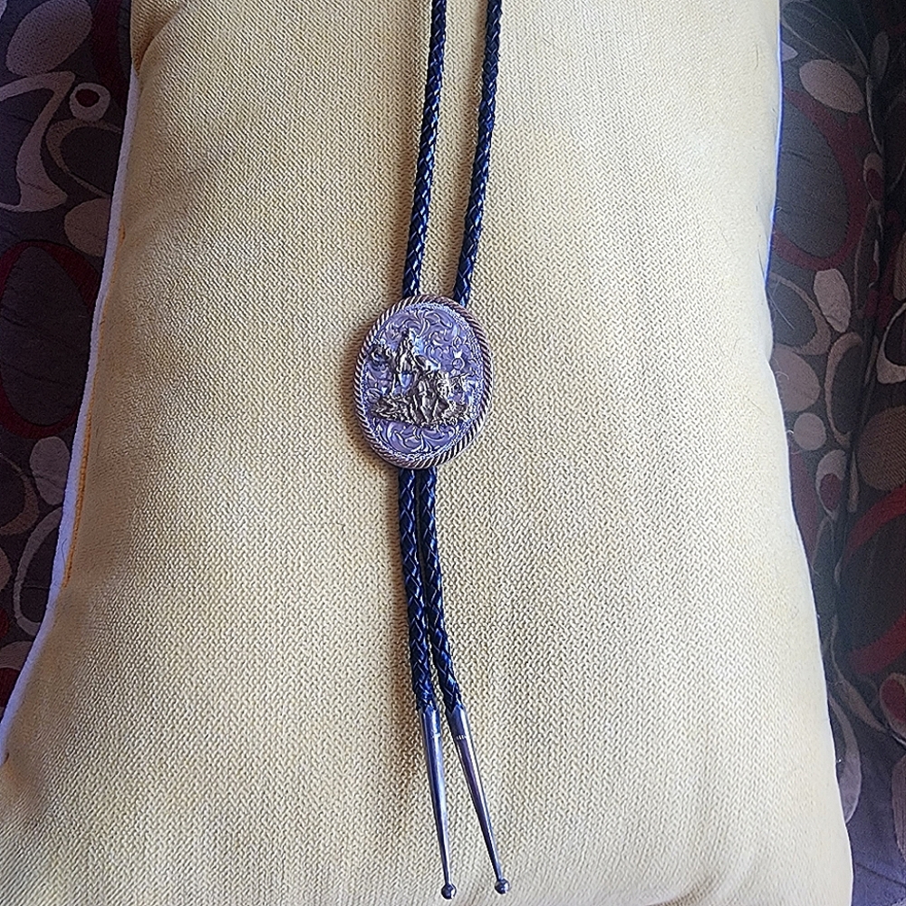 Bolo tie